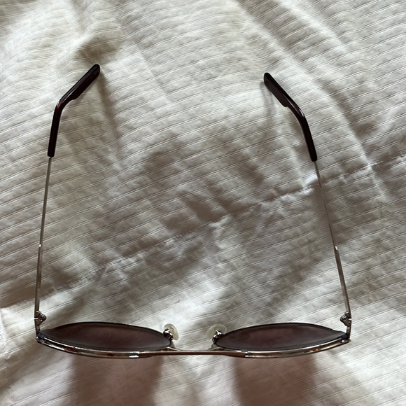 Quay Australia Sunglasses - Picture 2 of 5